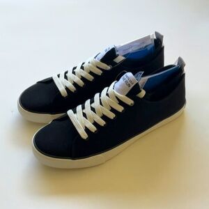 Kenneth Cole Black Canvas for Stylish Comfort size 9 sample shoes